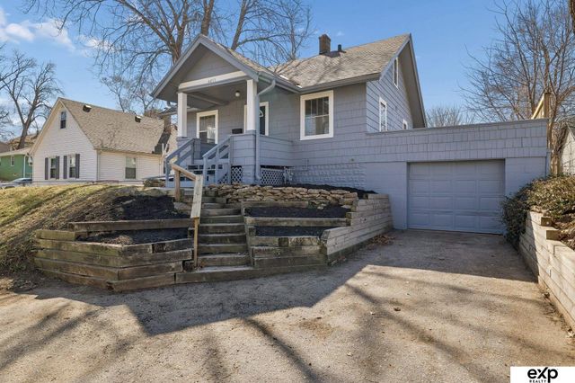 4855 Maple Street, Omaha, NE 68104