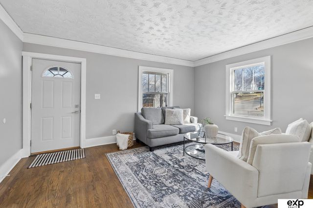 4855 Maple Street, Omaha, NE 68104