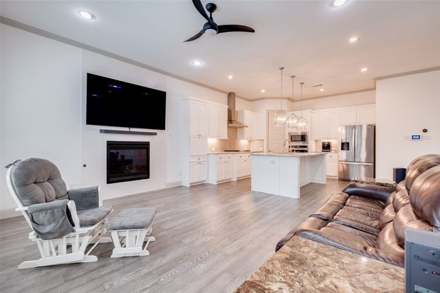 7124 Soto Street, Dallas, TX 75223