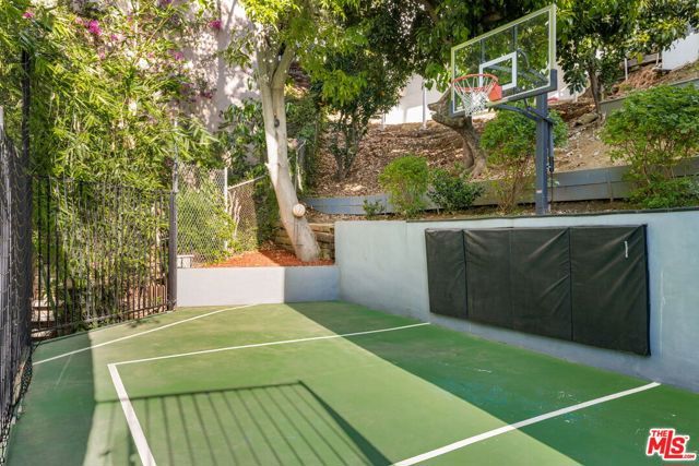 3701 Multiview Drive, Los Angeles, CA 90068