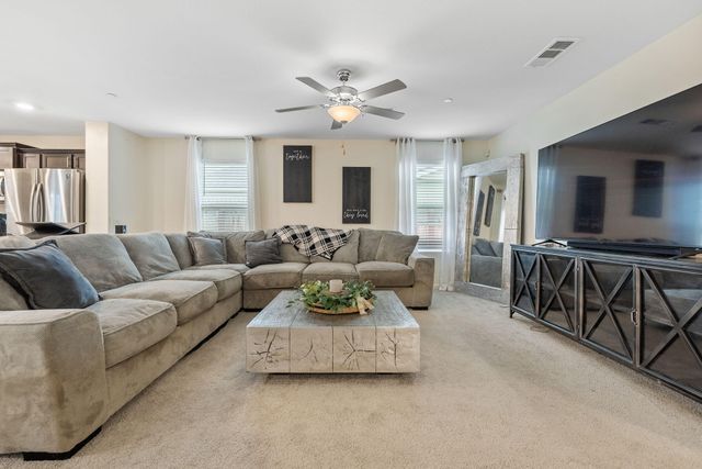 1011 E Russell Avenue, Visalia, CA 93292