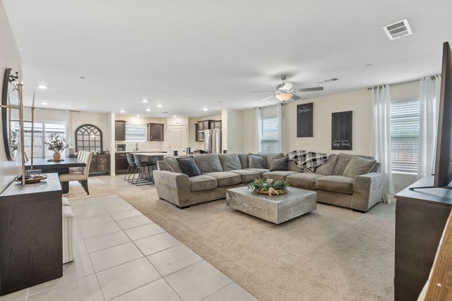 1011 E Russell Avenue, Visalia, CA 93292