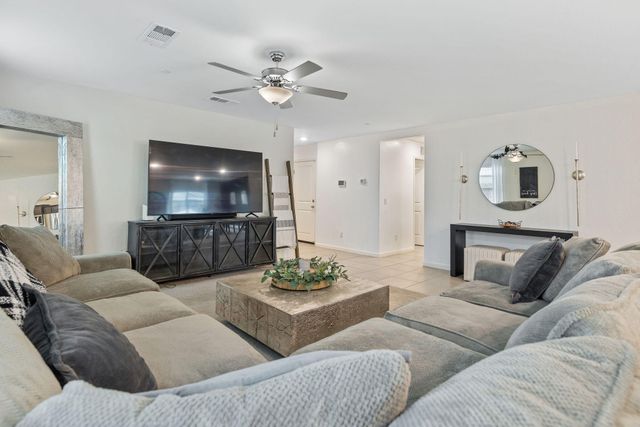 1011 E Russell Avenue, Visalia, CA 93292