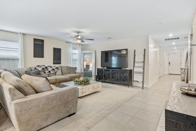 1011 E Russell Avenue, Visalia, CA 93292