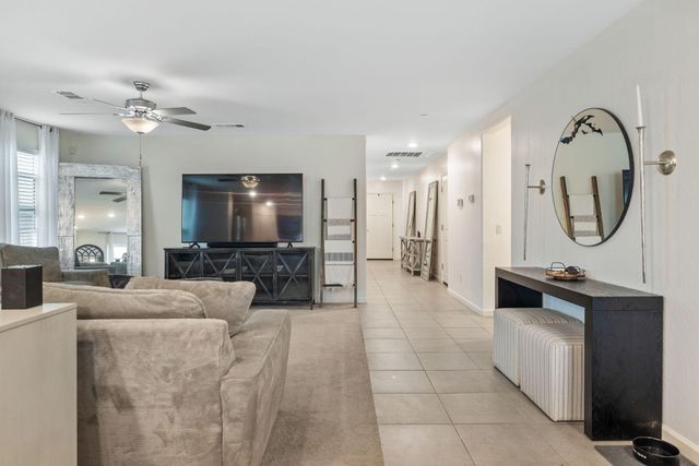 1011 E Russell Avenue, Visalia, CA 93292