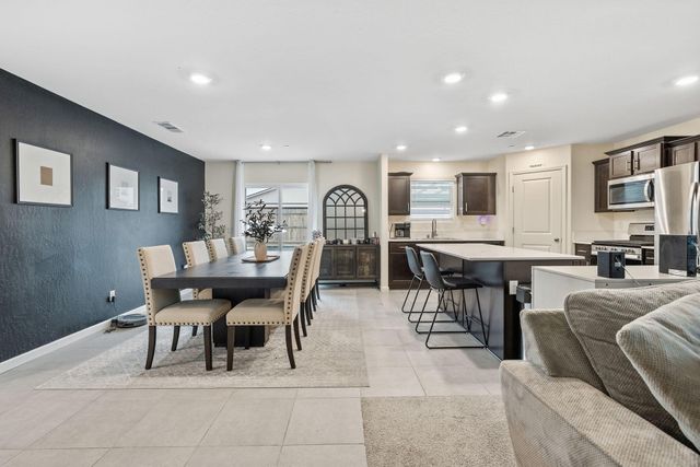 1011 E Russell Avenue, Visalia, CA 93292