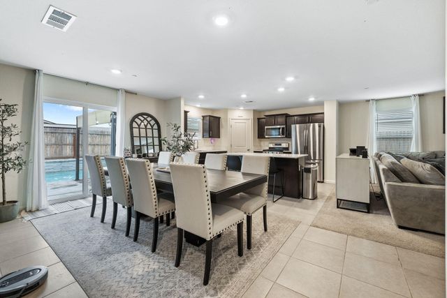 1011 E Russell Avenue, Visalia, CA 93292