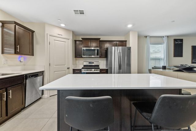 1011 E Russell Avenue, Visalia, CA 93292