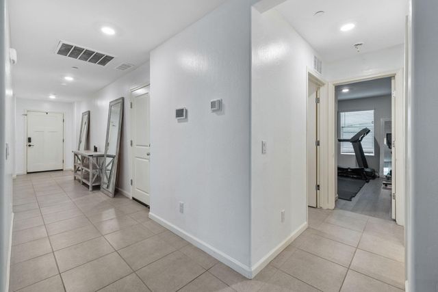 1011 E Russell Avenue, Visalia, CA 93292