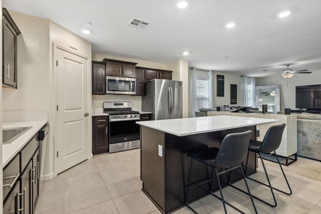 1011 E Russell Avenue, Visalia, CA 93292