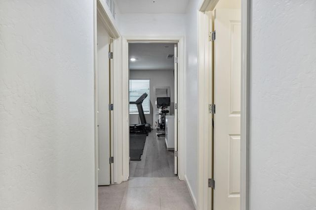 1011 E Russell Avenue, Visalia, CA 93292