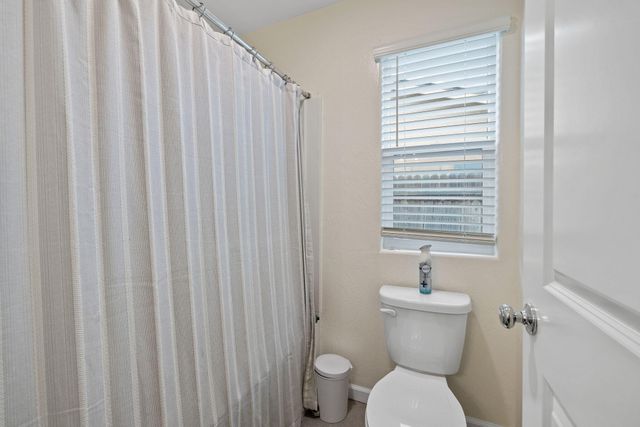 1011 E Russell Avenue, Visalia, CA 93292