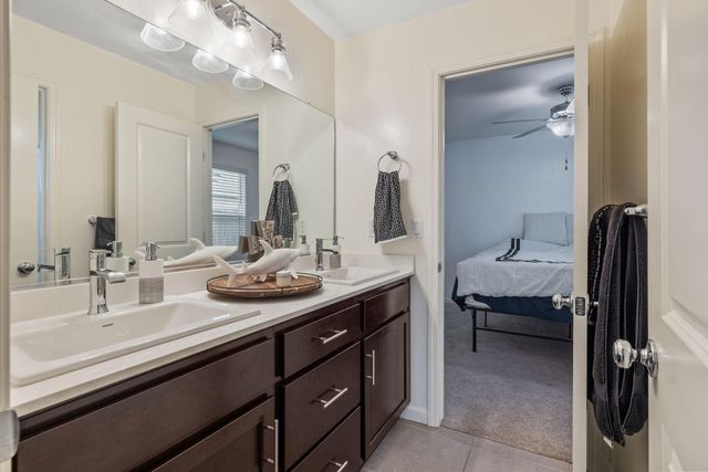 1011 E Russell Avenue, Visalia, CA 93292