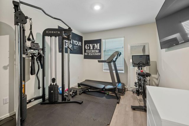 1011 E Russell Avenue, Visalia, CA 93292