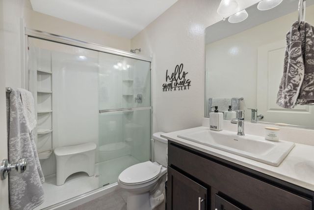 1011 E Russell Avenue, Visalia, CA 93292