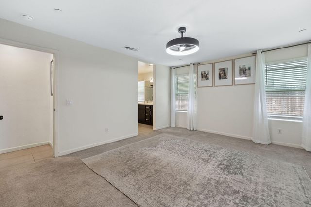 1011 E Russell Avenue, Visalia, CA 93292