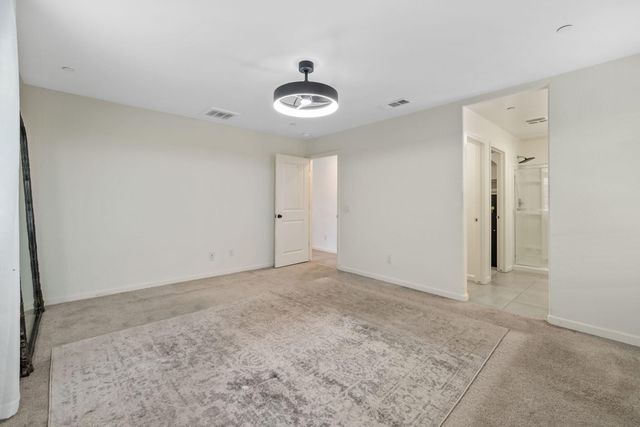 1011 E Russell Avenue, Visalia, CA 93292