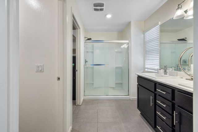 1011 E Russell Avenue, Visalia, CA 93292