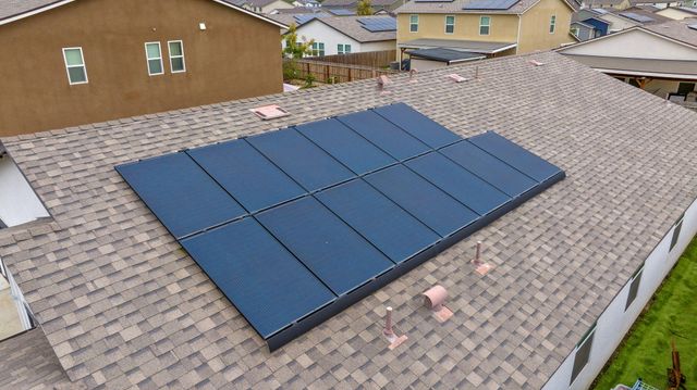 1011 E Russell Avenue, Visalia, CA 93292