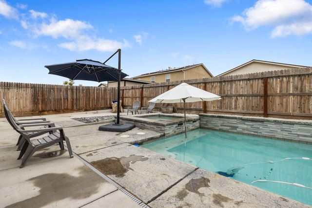 1011 E Russell Avenue, Visalia, CA 93292