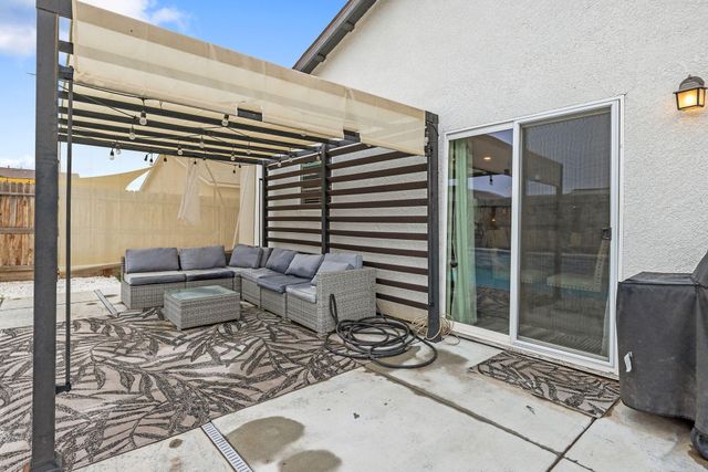 1011 E Russell Avenue, Visalia, CA 93292