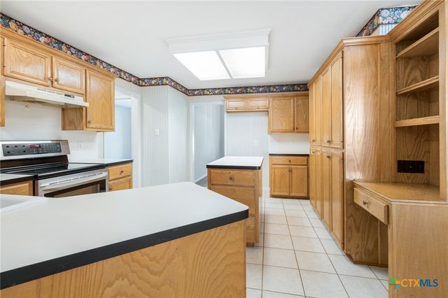 1806 Chisholm Trail, Salado, TX 76571