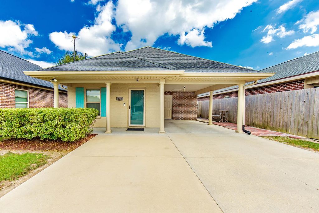 123 Sea Blue Lane, Gray, LA 70359