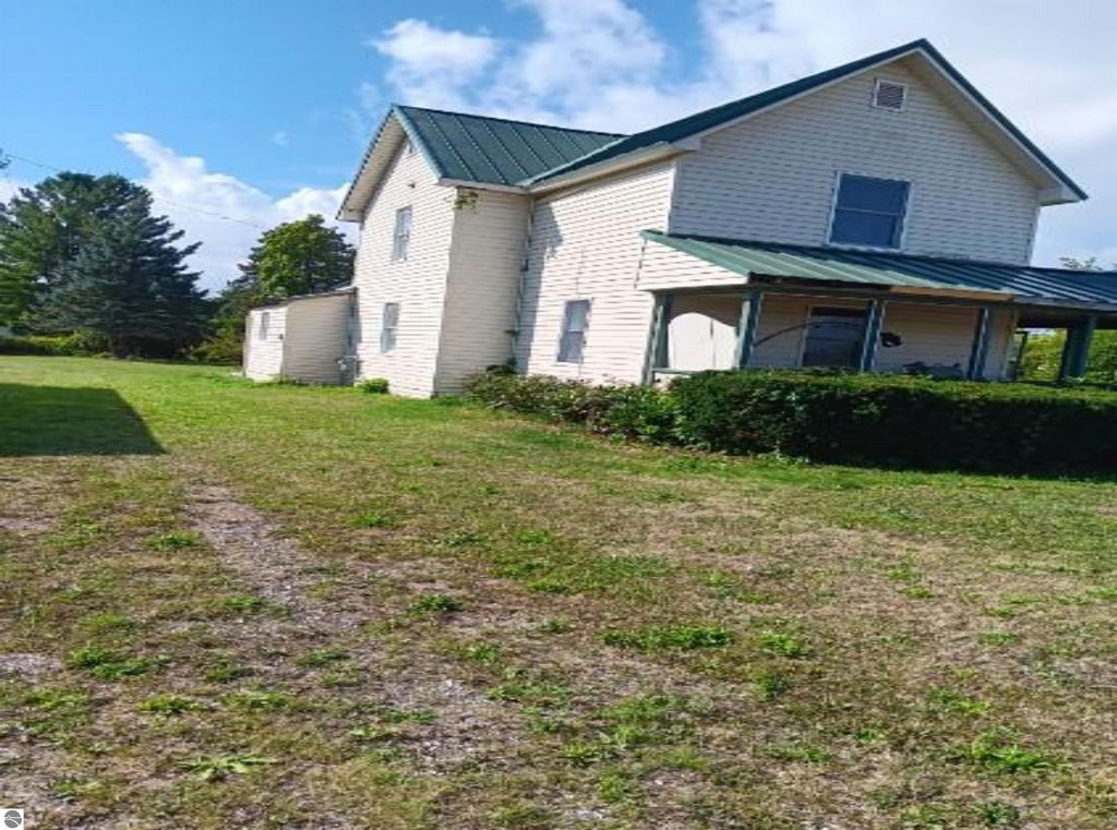 Image 2 of property listing at 208 E Main Street, Hale, MI 48739