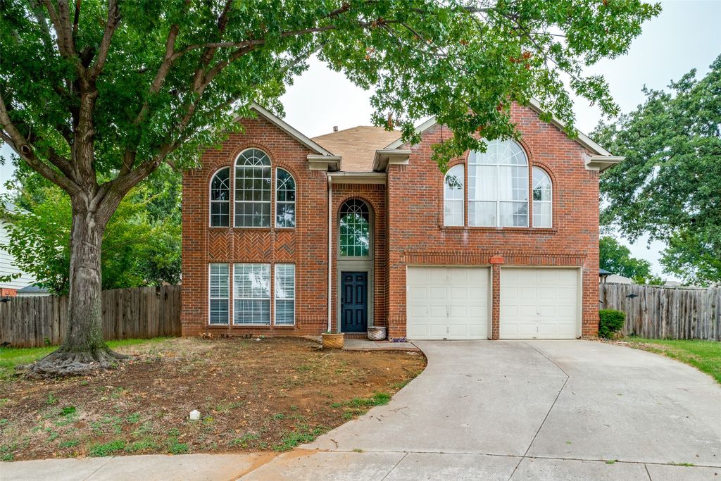 749 Cedar Leaf Circle, Lake Dallas, TX 75065