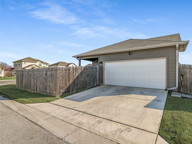314 Durango Downs DR, Hutto, TX 78634