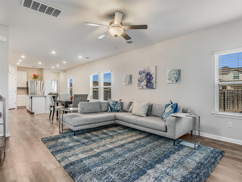 314 Durango Downs DR, Hutto, TX 78634