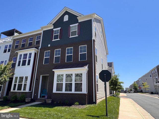17759 KINGFISHER ISLE RD, Dumfries, VA 22026