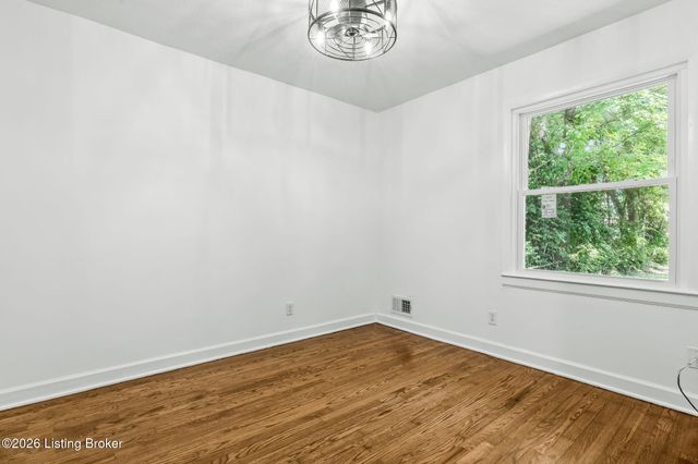 1119 Ireland Dr, Louisville, KY 40219