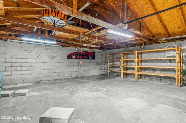 1119 Ireland Dr, Louisville, KY 40219