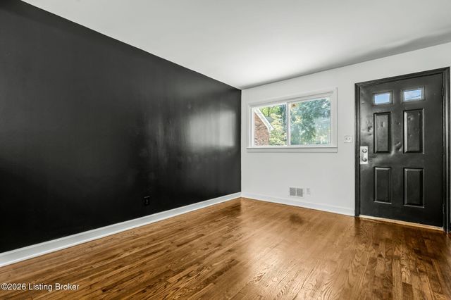 1119 Ireland Dr, Louisville, KY 40219