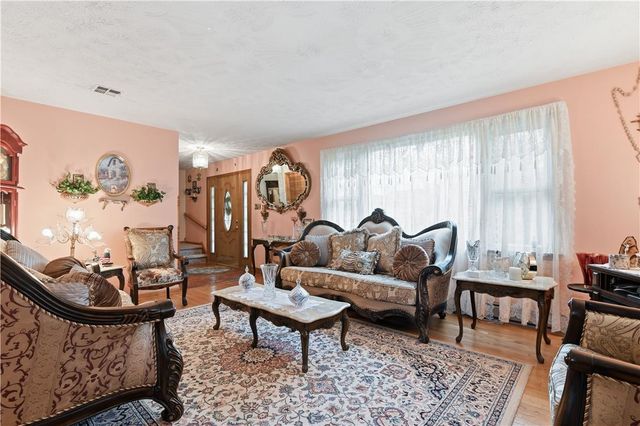 3303 Barklay Road, Whitehall Twp, PA 18052