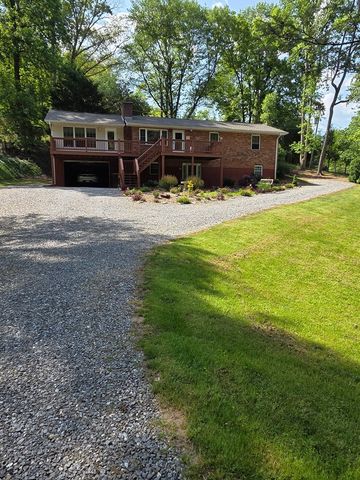 208 Ledford Chapel Road, Hayesville, SC 29004