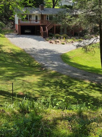 208 Ledford Chapel Road, Hayesville, SC 29004