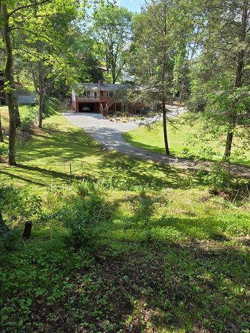 208 Ledford Chapel Road, Hayesville, SC 29004