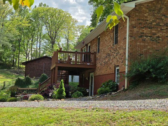 208 Ledford Chapel Road, Hayesville, SC 29004