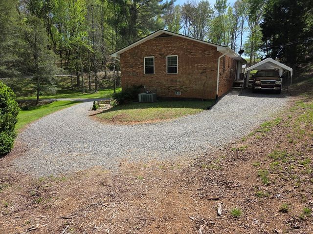 208 Ledford Chapel Road, Hayesville, SC 29004