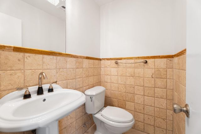 5570 NE 26 Avenue, Fort Lauderdale, FL 33308