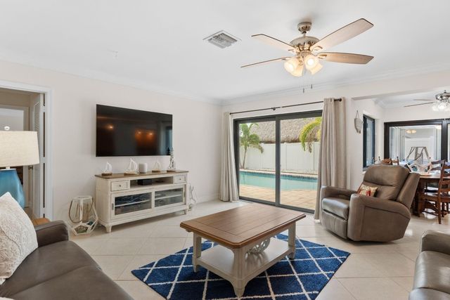 5570 NE 26 Avenue, Fort Lauderdale, FL 33308