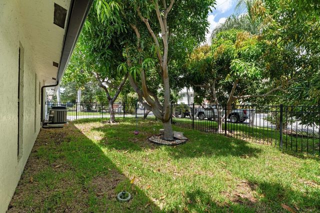 5570 NE 26 Avenue, Fort Lauderdale, FL 33308