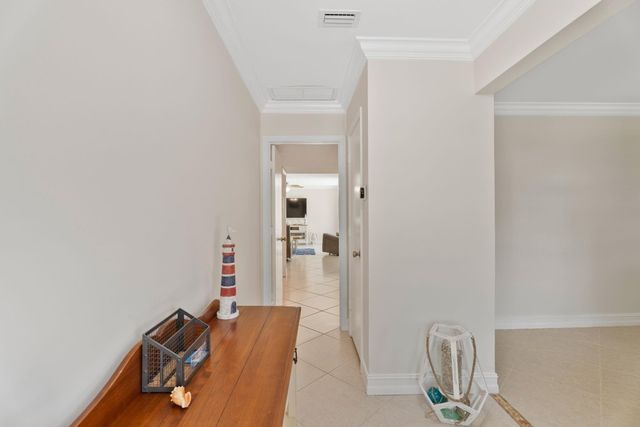 5570 NE 26 Avenue, Fort Lauderdale, FL 33308