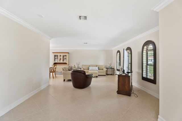 5570 NE 26 Avenue, Fort Lauderdale, FL 33308