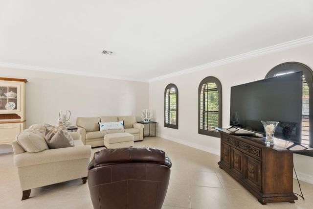 5570 NE 26 Avenue, Fort Lauderdale, FL 33308