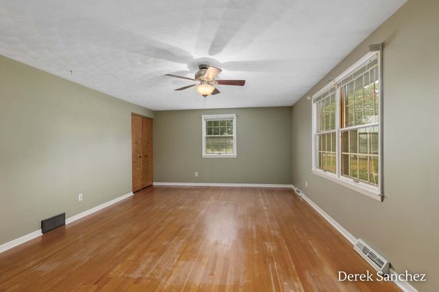 4674 Fennessy Street SW, Grand Rapids, MI 49534