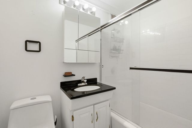 3100 N Lake Shore Drive 601, Chicago, IL 60657