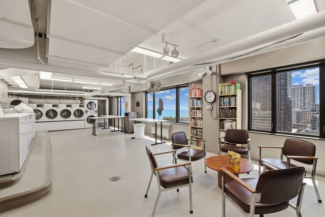 3100 N Lake Shore Drive 601, Chicago, IL 60657
